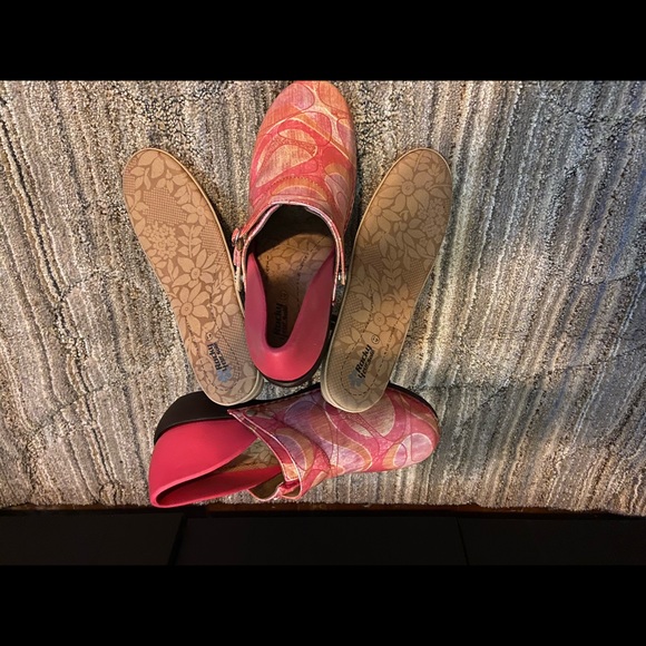 Shoes - Picture 3 of 4